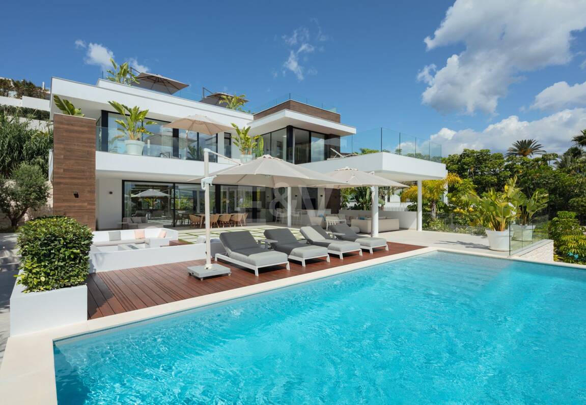 Stunning Modern Villa i Las Brisas med Breathtaking La Concha Utsikt