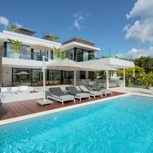 Stunning Modern Villa i Las Brisas med Breathtaking La Concha Utsikt