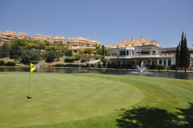 Penthouse with spectacular views of the sea, golf course, and nature