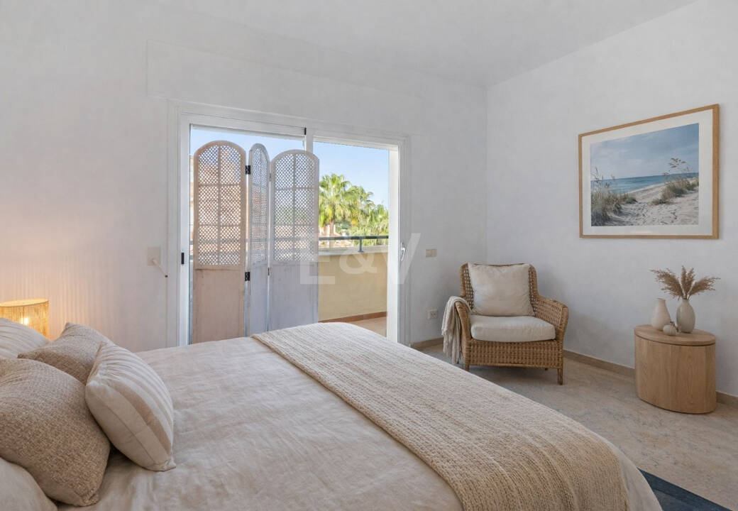 Penthouse med spektakulär utsikt över havet, golfbanan och naturen