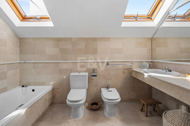 Penthouse with spectacular views of the sea, golf course, and nature