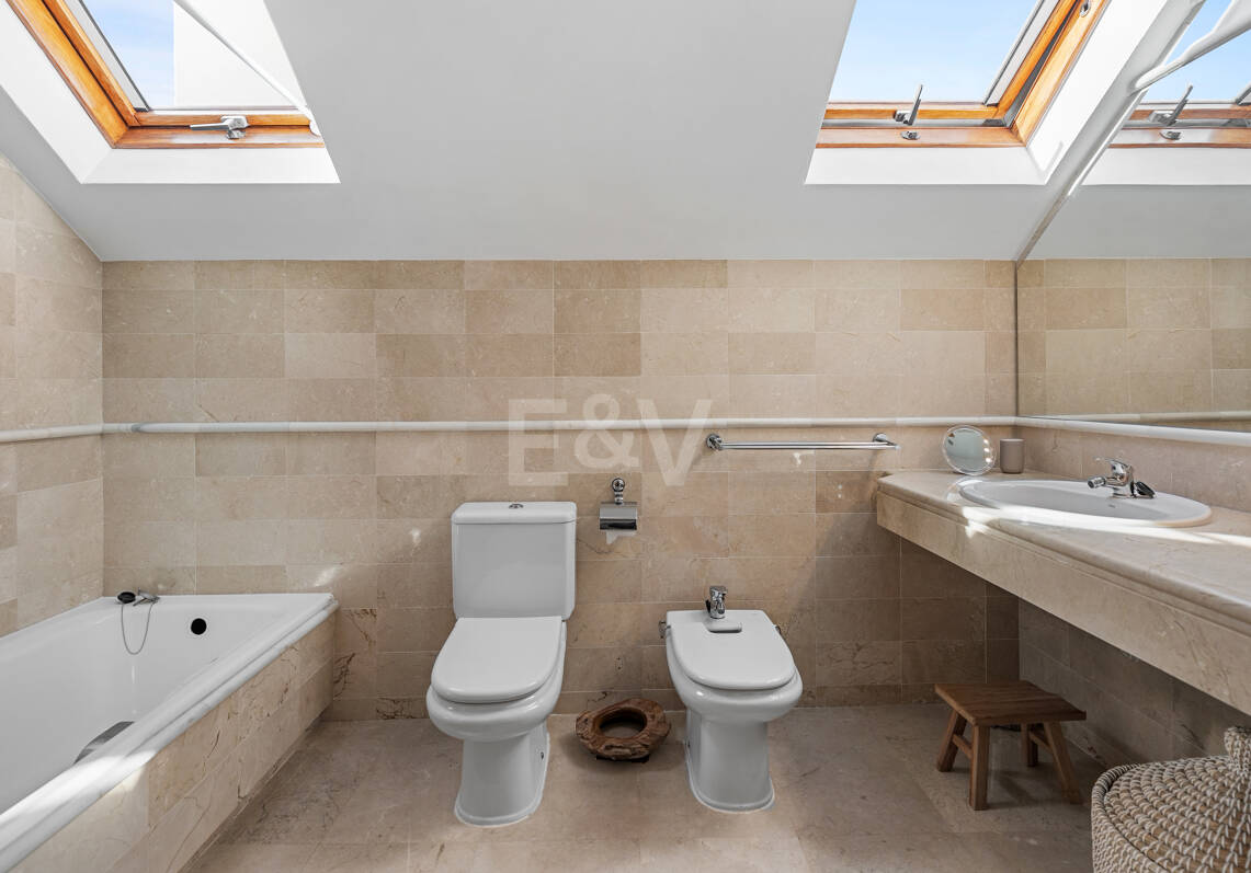 Duplex penthouse with spectacular views of the sea, golf course and nature