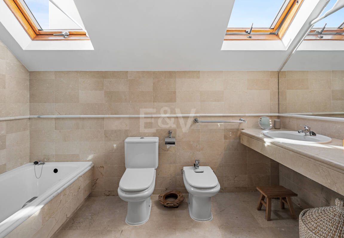 Penthouse with spectacular views of the sea, golf course, and nature