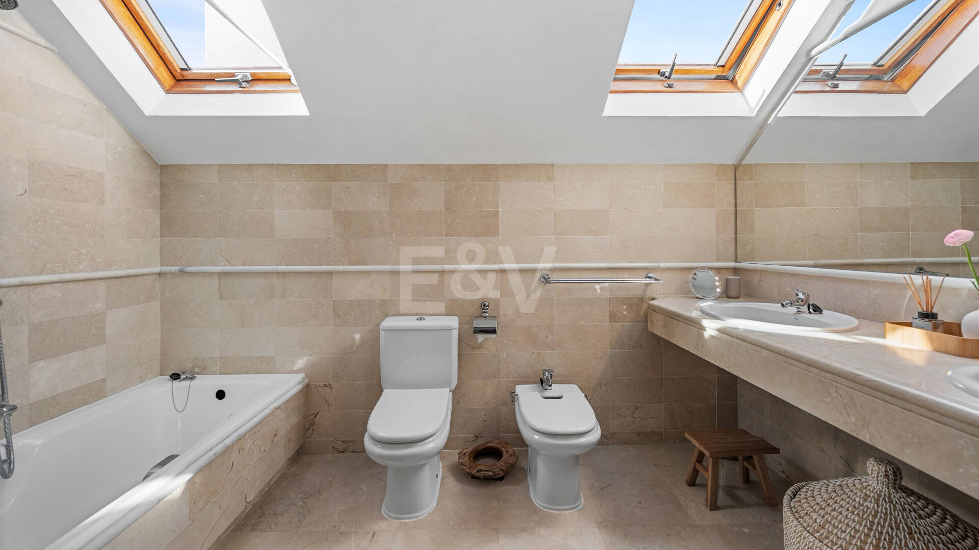 Penthouse with spectacular views of the sea, golf course, and nature