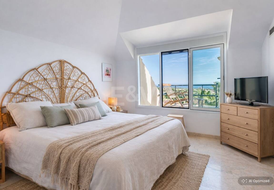 Penthouse with spectacular views of the sea, golf course, and nature