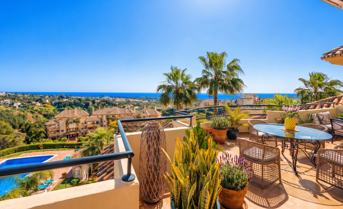 Penthouse med spektakulär utsikt över havet, golfbanan och naturen