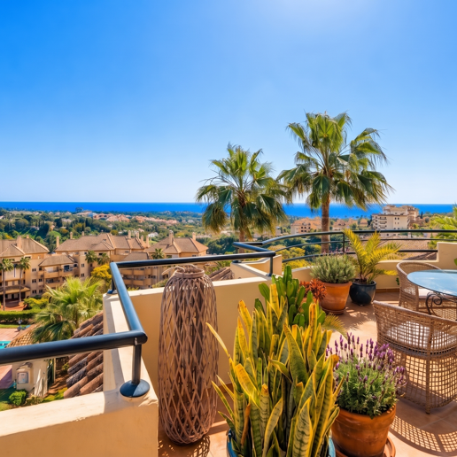 Penthouse med spektakulär utsikt över havet, golfbanan och naturen