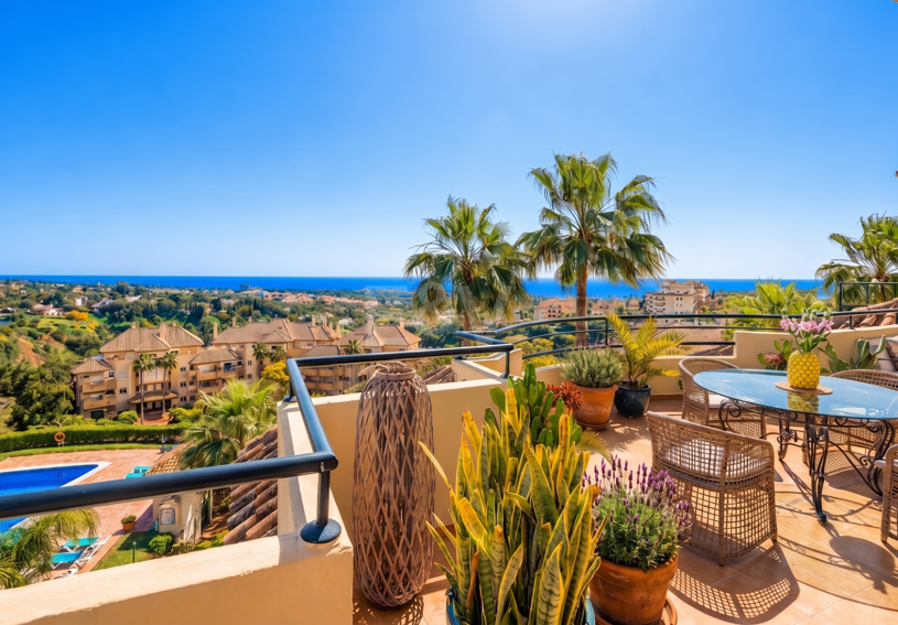 Penthouse med spektakulär utsikt över havet, golfbanan och naturen