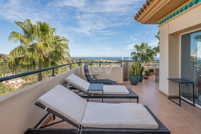 Penthouse with spectacular views of the sea, golf course, and nature