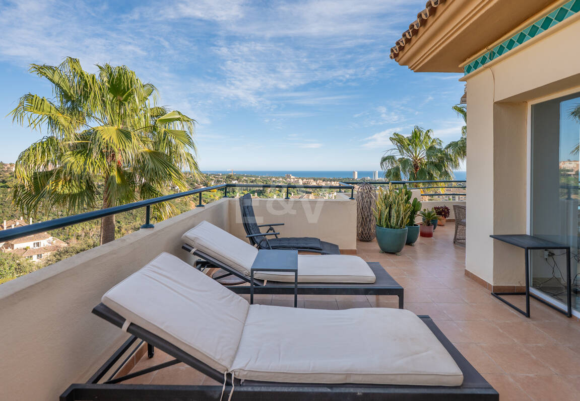 Penthouse with spectacular views of the sea, golf course, and nature