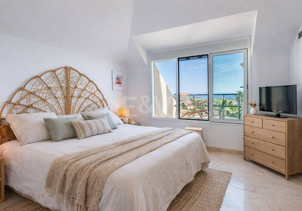 Duplex penthouse with spectacular views of the sea, golf course and nature