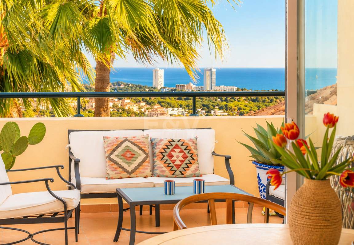 Penthouse med spektakulär utsikt över havet, golfbanan och naturen