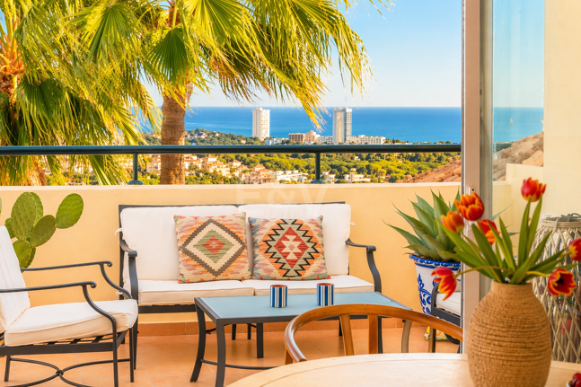 Penthouse med spektakulär utsikt över havet, golfbanan och naturen