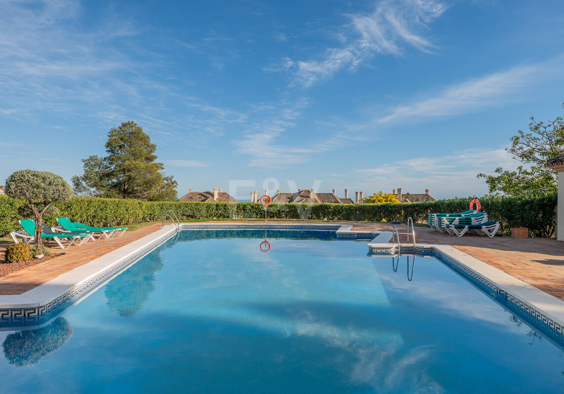 Duplex penthouse with spectacular views of the sea, golf course and nature