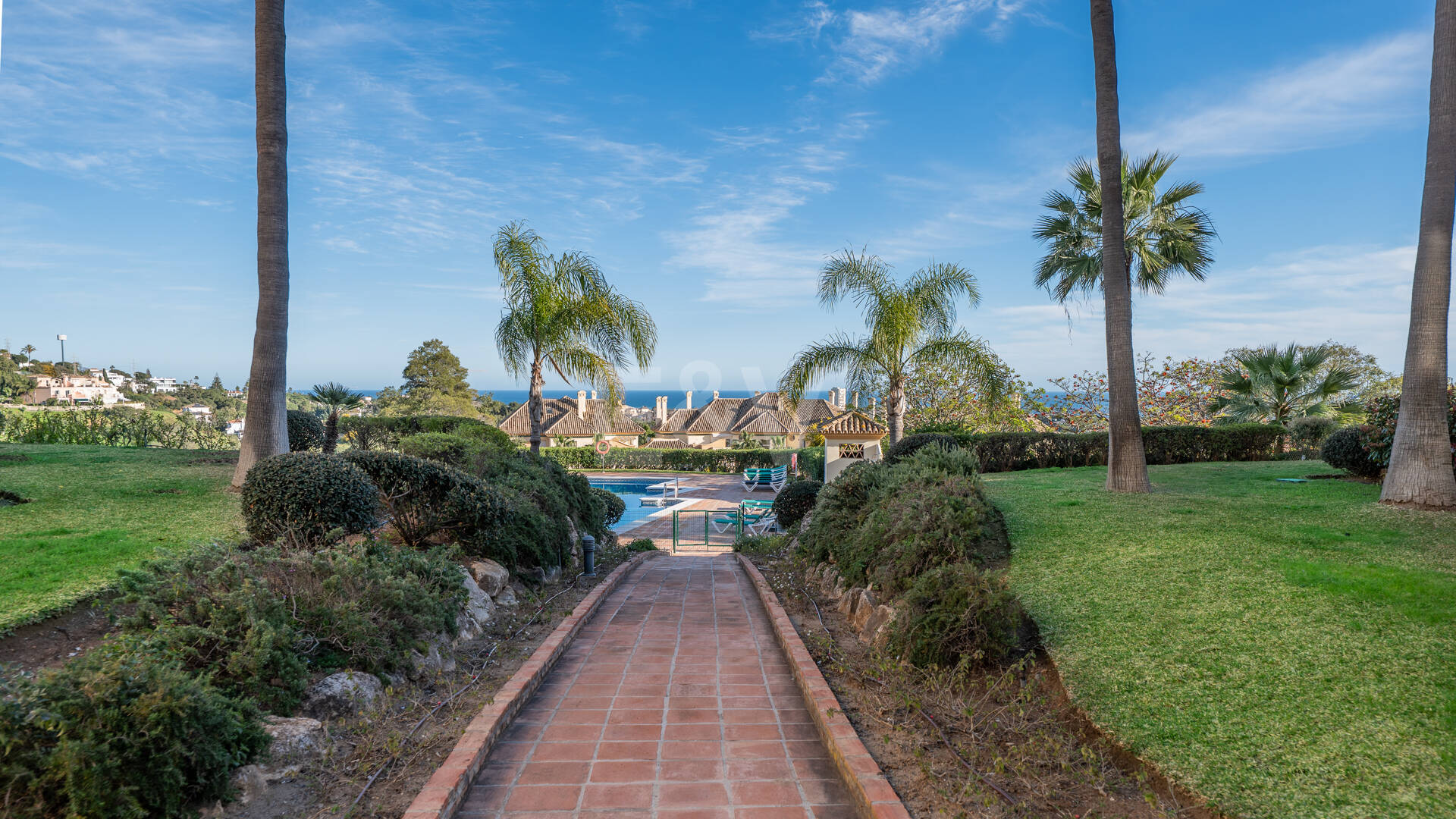 Penthouse with spectacular views of the sea, golf course, and nature