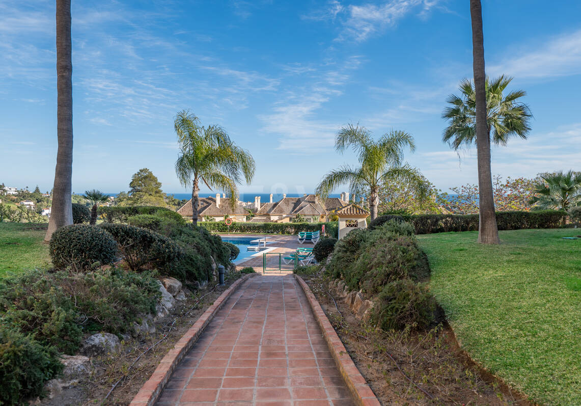 Duplex penthouse with spectacular views of the sea, golf course and nature