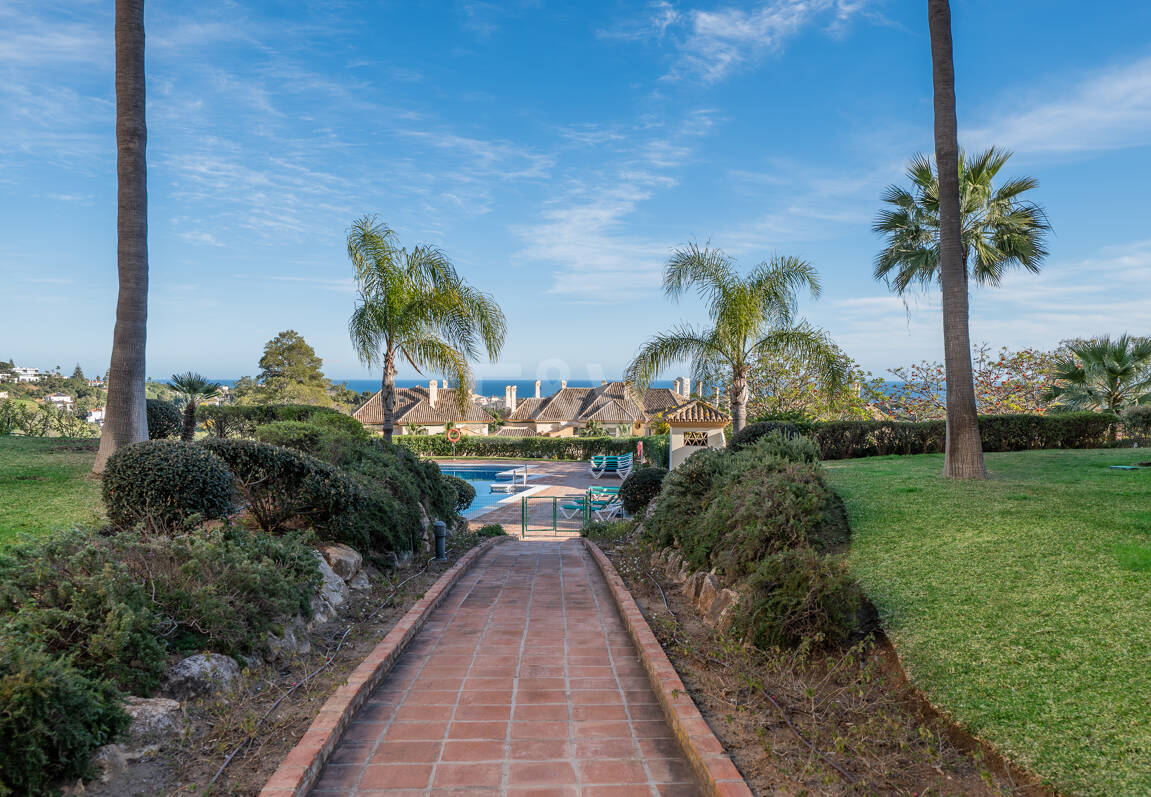 Penthouse with spectacular views of the sea, golf course, and nature