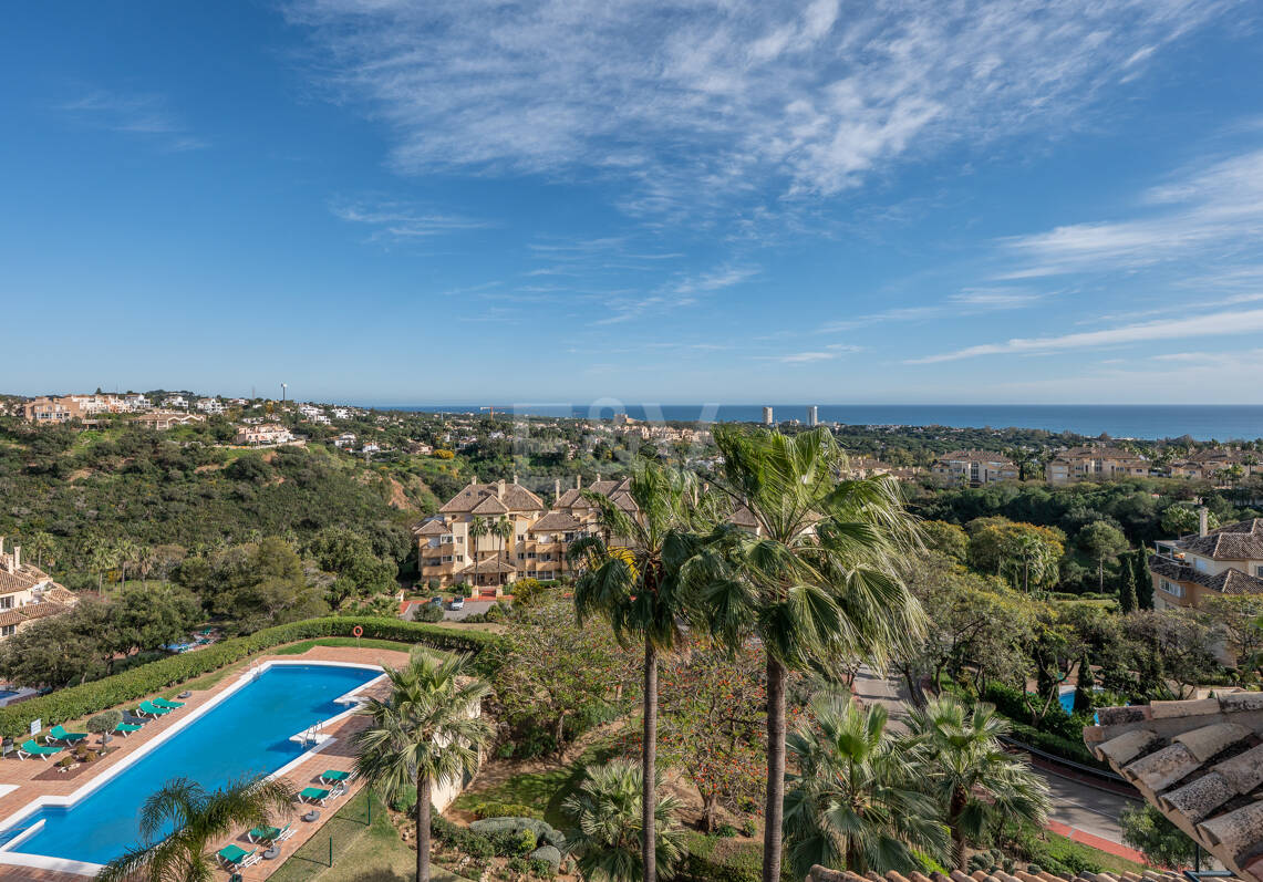 Duplex penthouse with spectacular views of the sea, golf course and nature