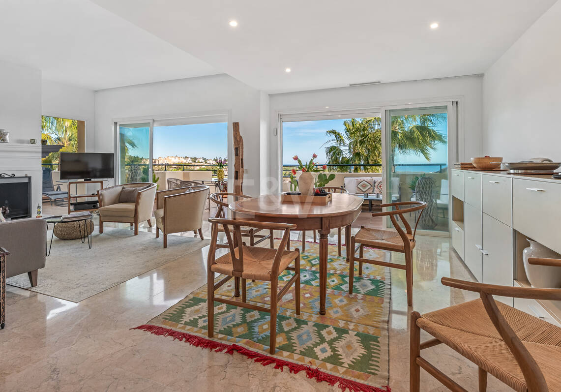 Duplex penthouse with spectacular views of the sea, golf course and nature
