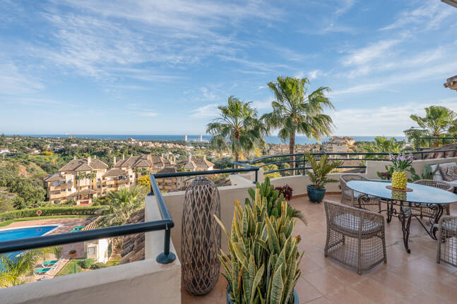 Penthouse with spectacular views of the sea, golf course, and nature