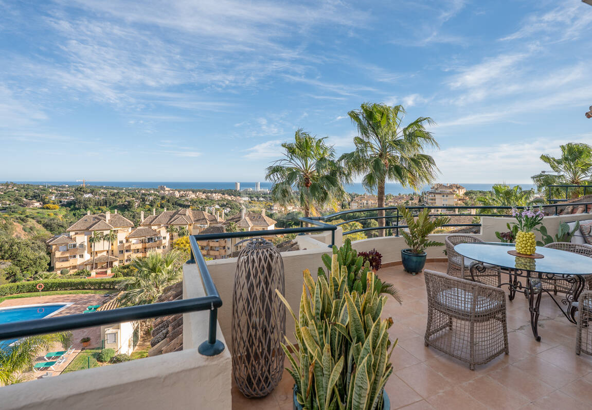 Penthouse with spectacular views of the sea, golf course, and nature