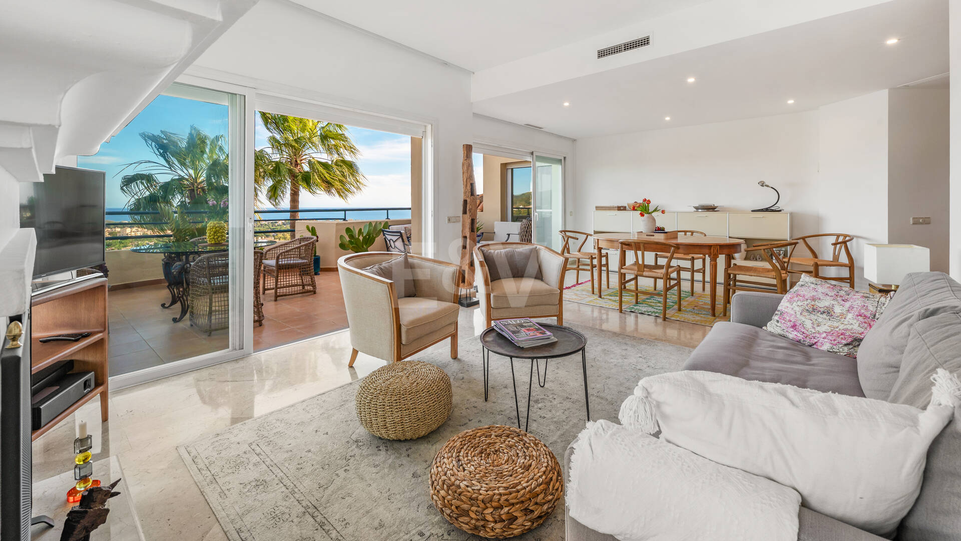 Penthouse with spectacular views of the sea, golf course, and nature