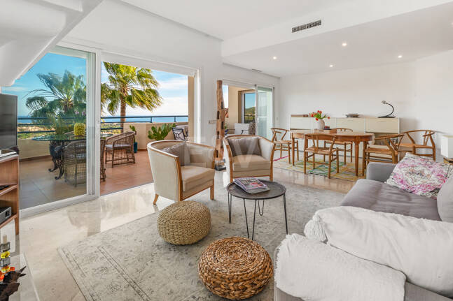 Penthouse with spectacular views of the sea, golf course, and nature