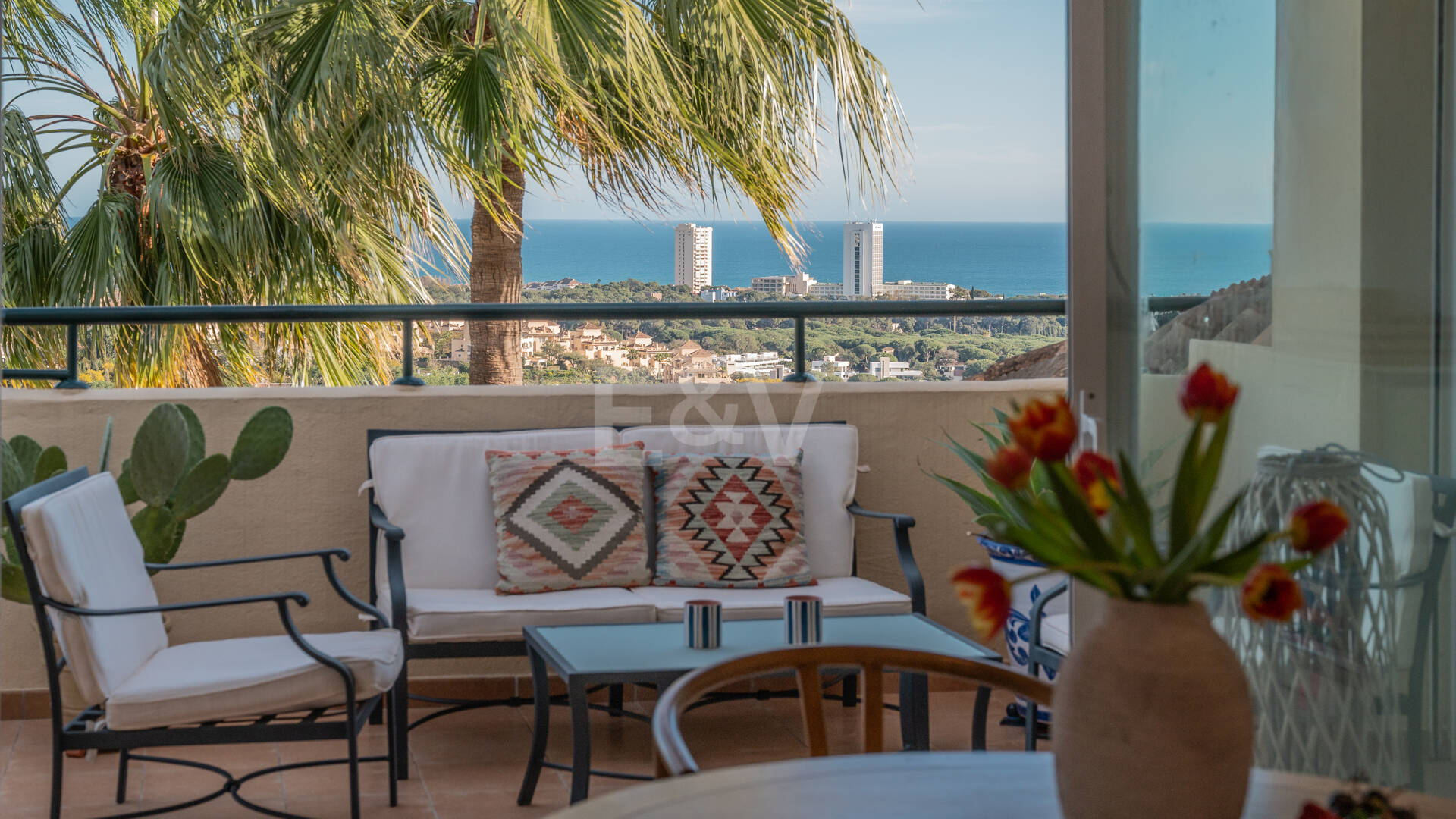 Penthouse with spectacular views of the sea, golf course, and nature