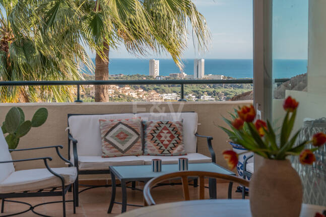 Penthouse with spectacular views of the sea, golf course, and nature