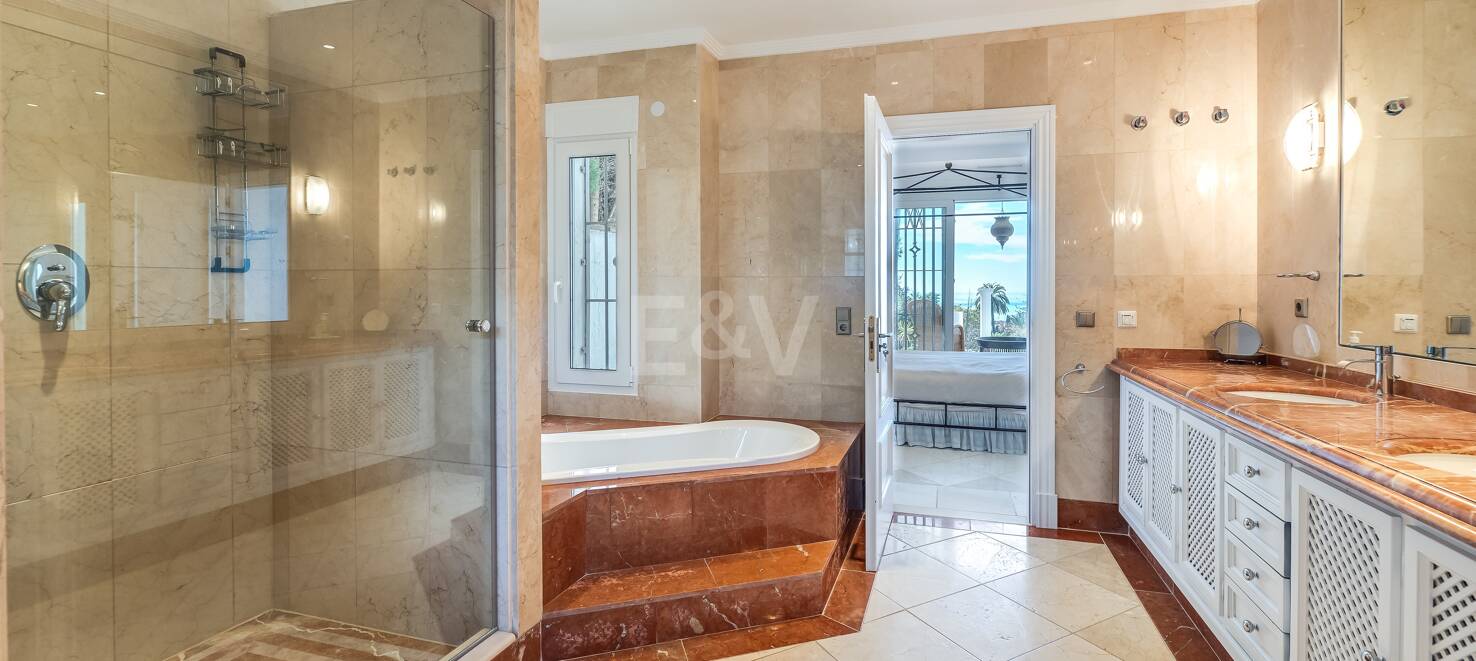 Andalusisk stil Villa i Rio Real med fantastisk utsikt