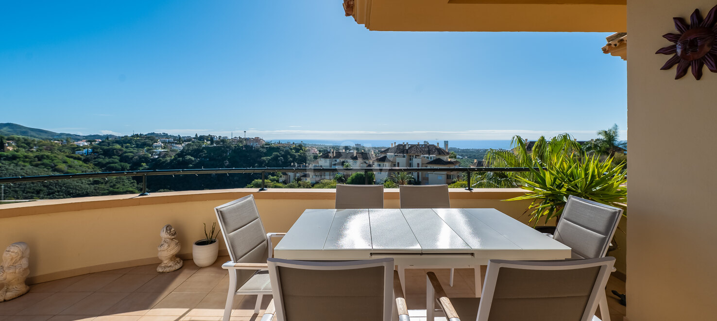 Stylish Apartment with Sea Views in Elviria