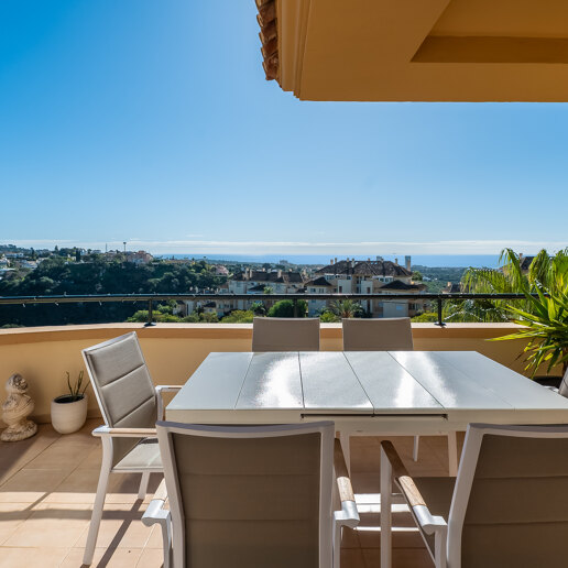 Stylish Apartment with Sea Views in Elviria