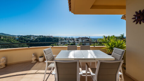 Stylish Apartment with Sea Views in Elviria