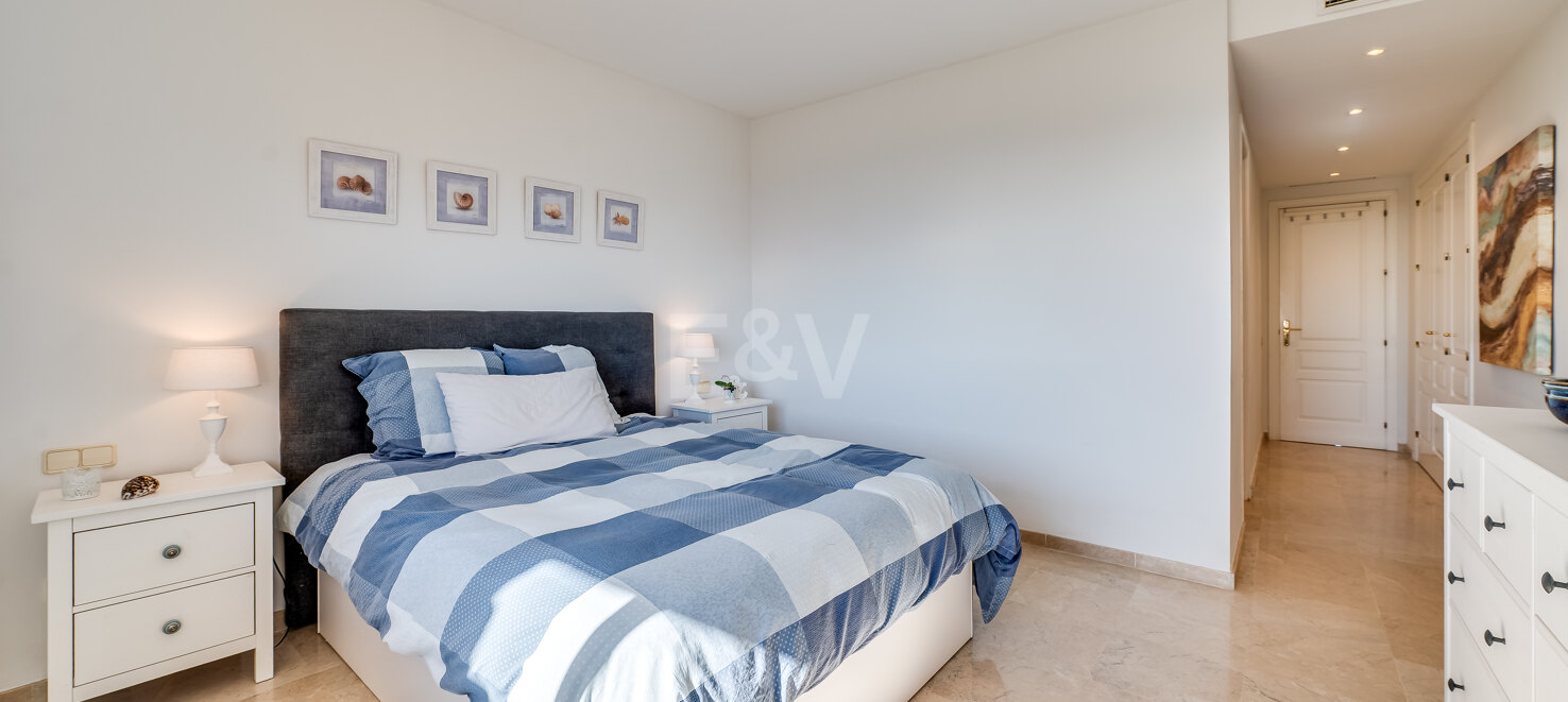 Stylish Apartment with Sea Views in Elviria