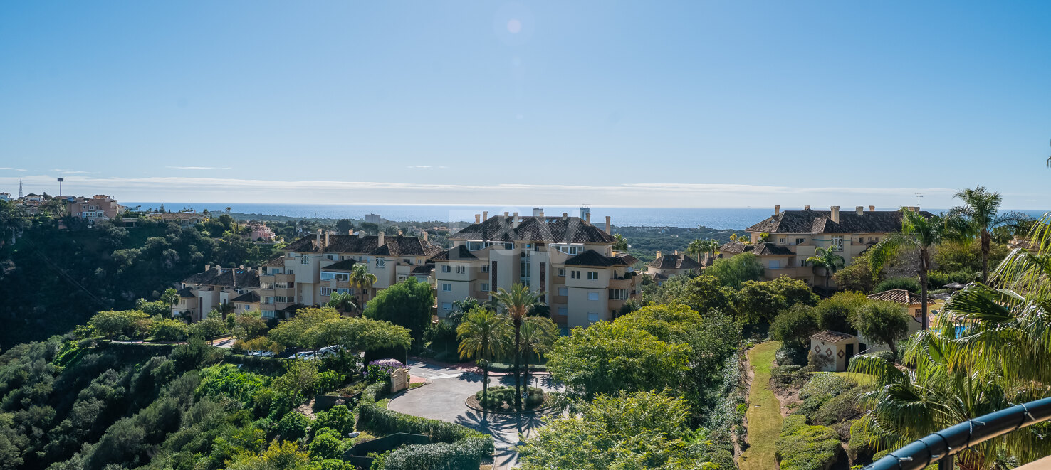 Stylish Apartment with Sea Views in Elviria