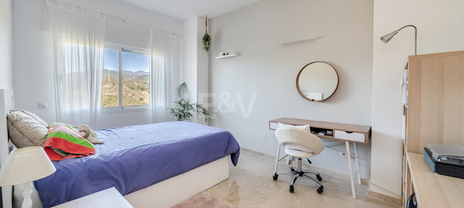 Stylish Apartment with Sea Views in Elviria