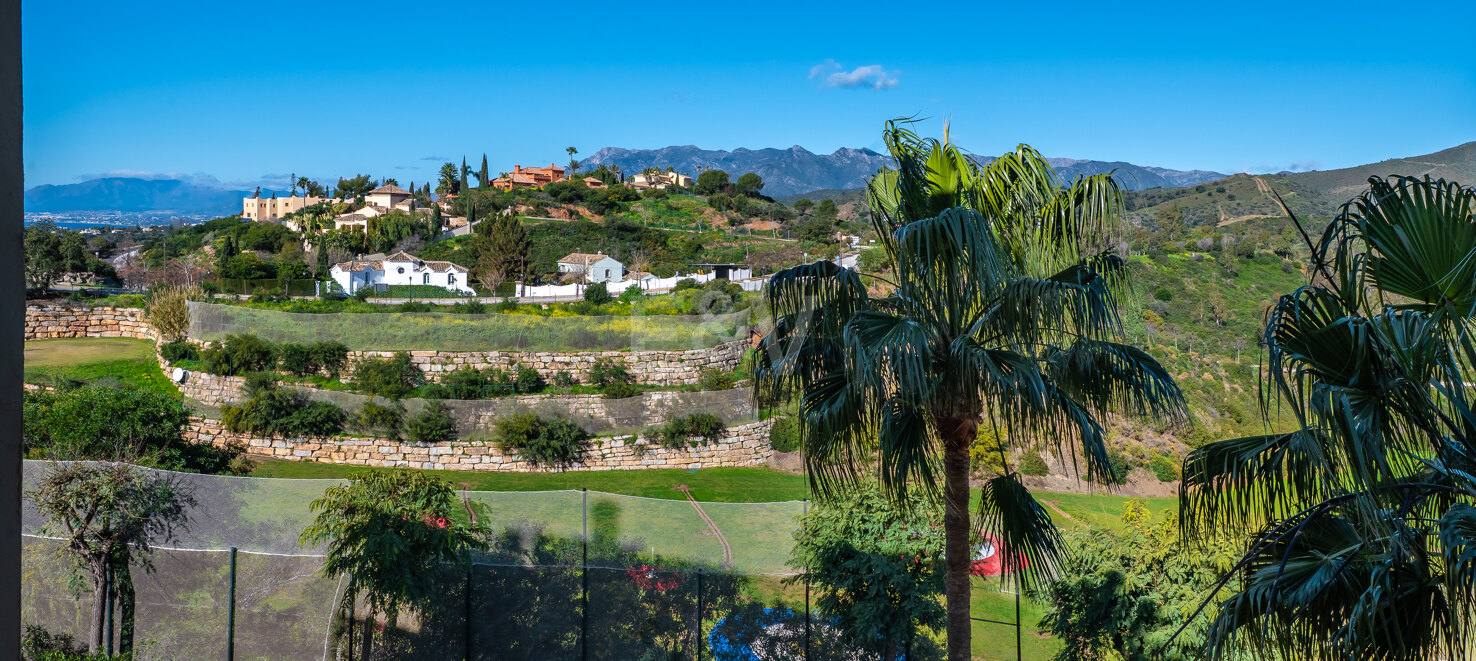 Stylish Apartment with Sea Views in Elviria