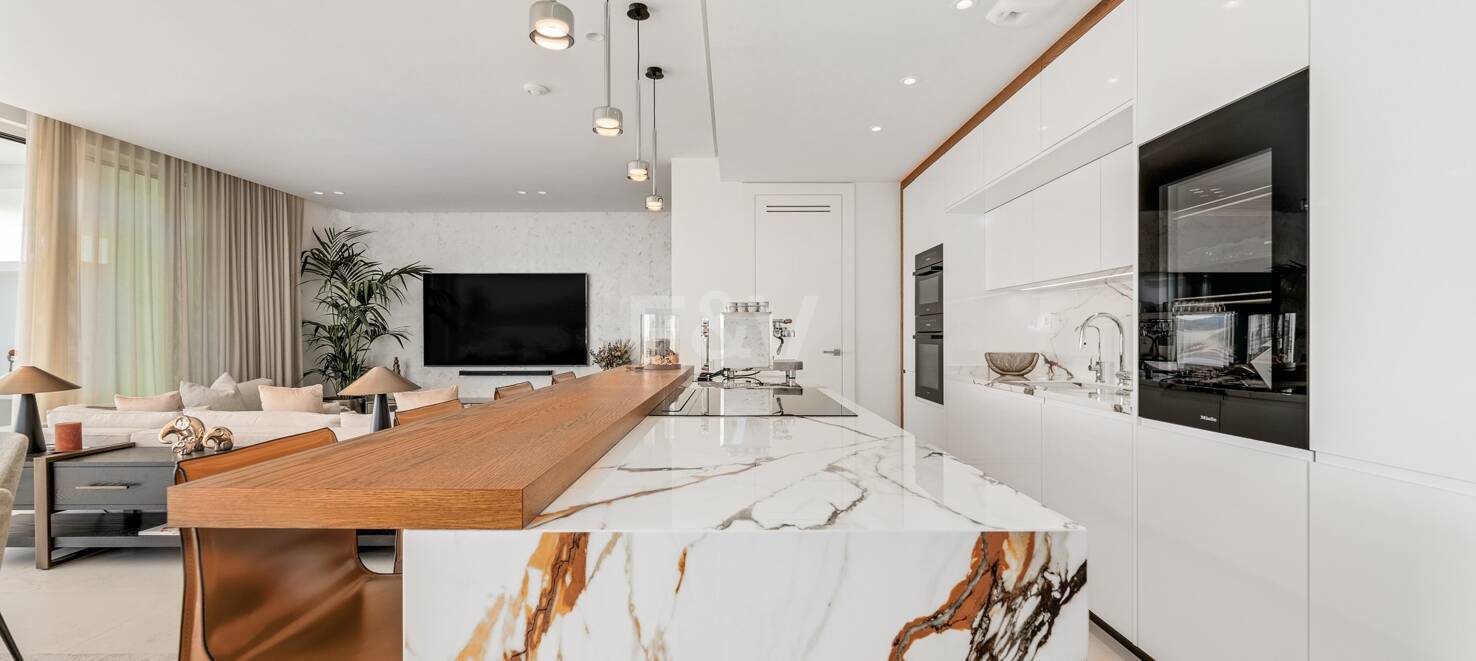 Luxury Penthouse with Stunning Sea Views in Palo Alto