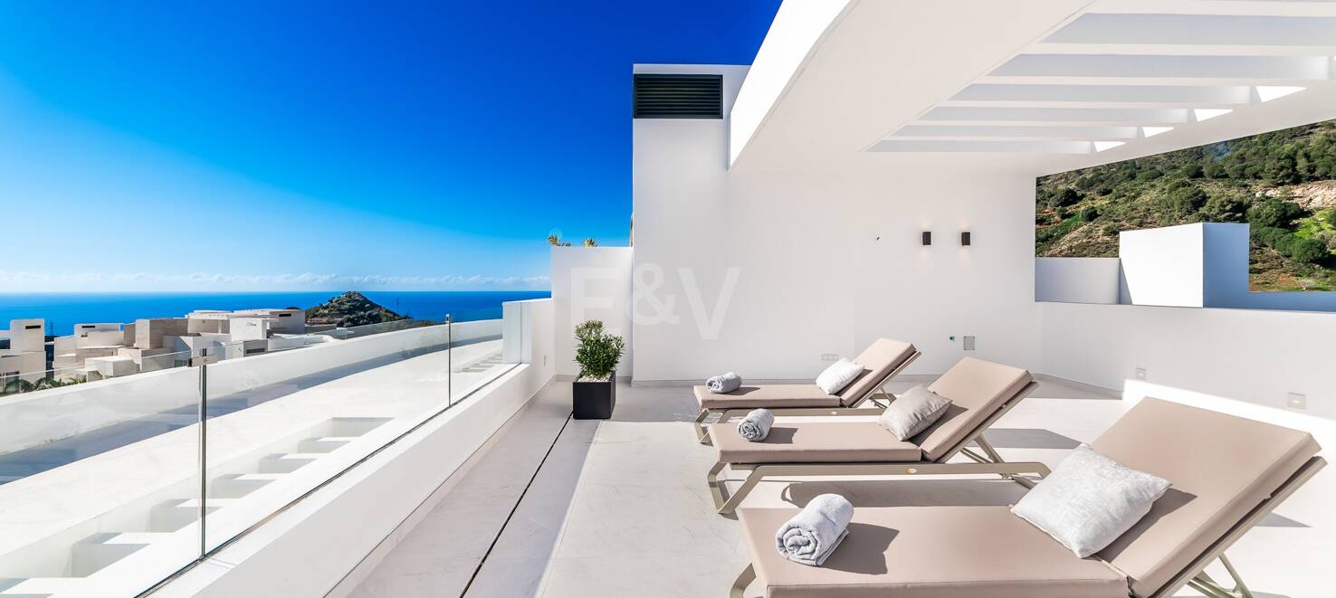 Luxury Penthouse with Stunning Sea Views in Palo Alto