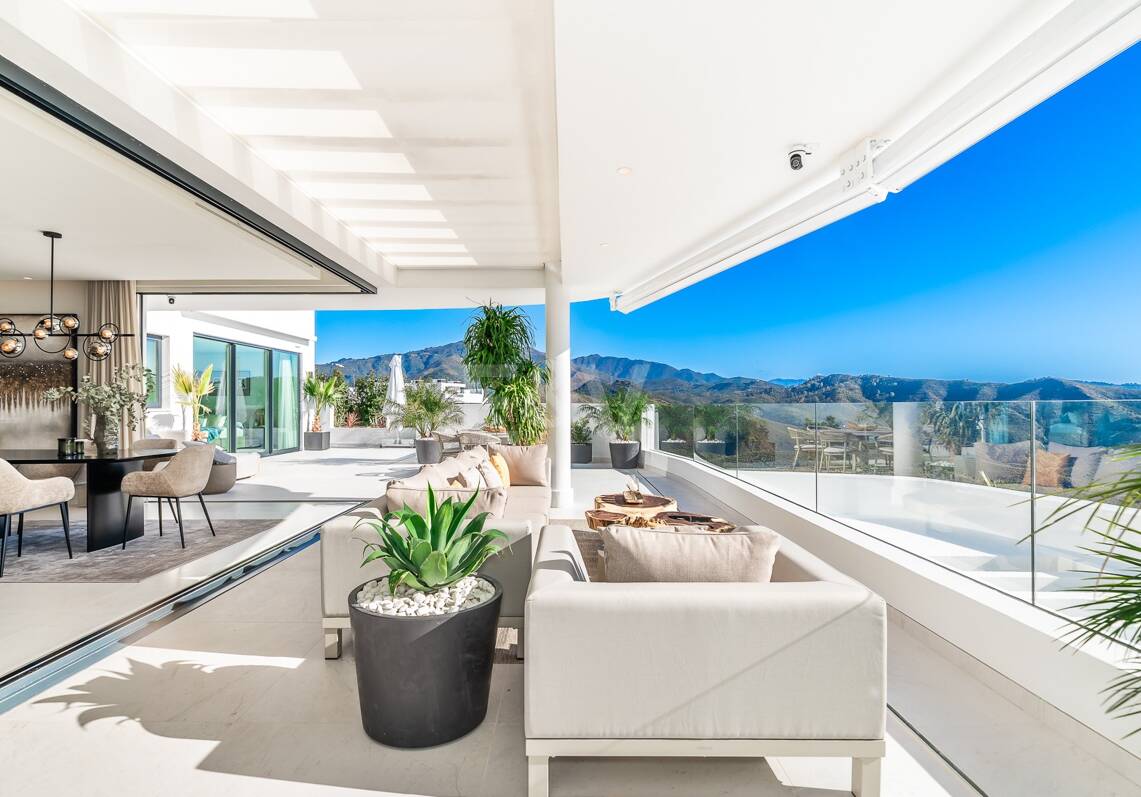 Luxury Penthouse with Stunning Sea Views in Palo Alto Marbella