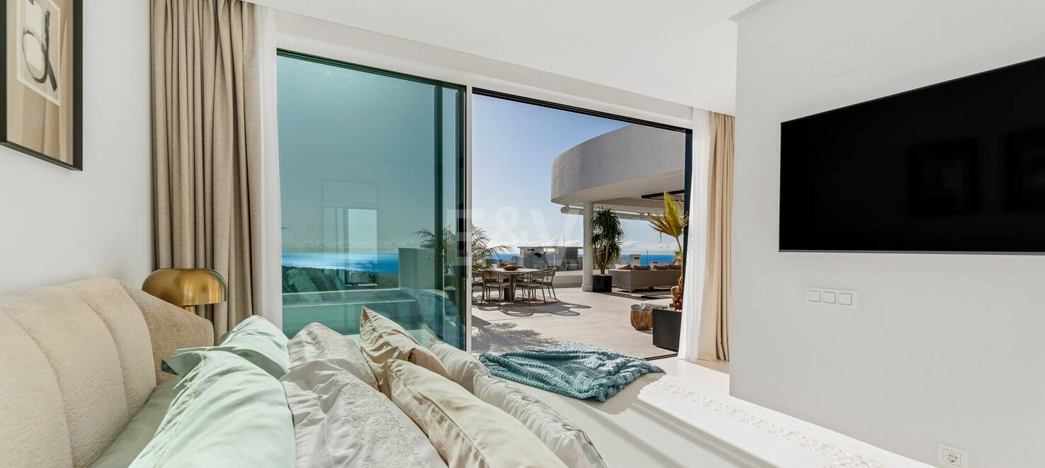 Luxury Penthouse with Stunning Sea Views in Palo Alto
