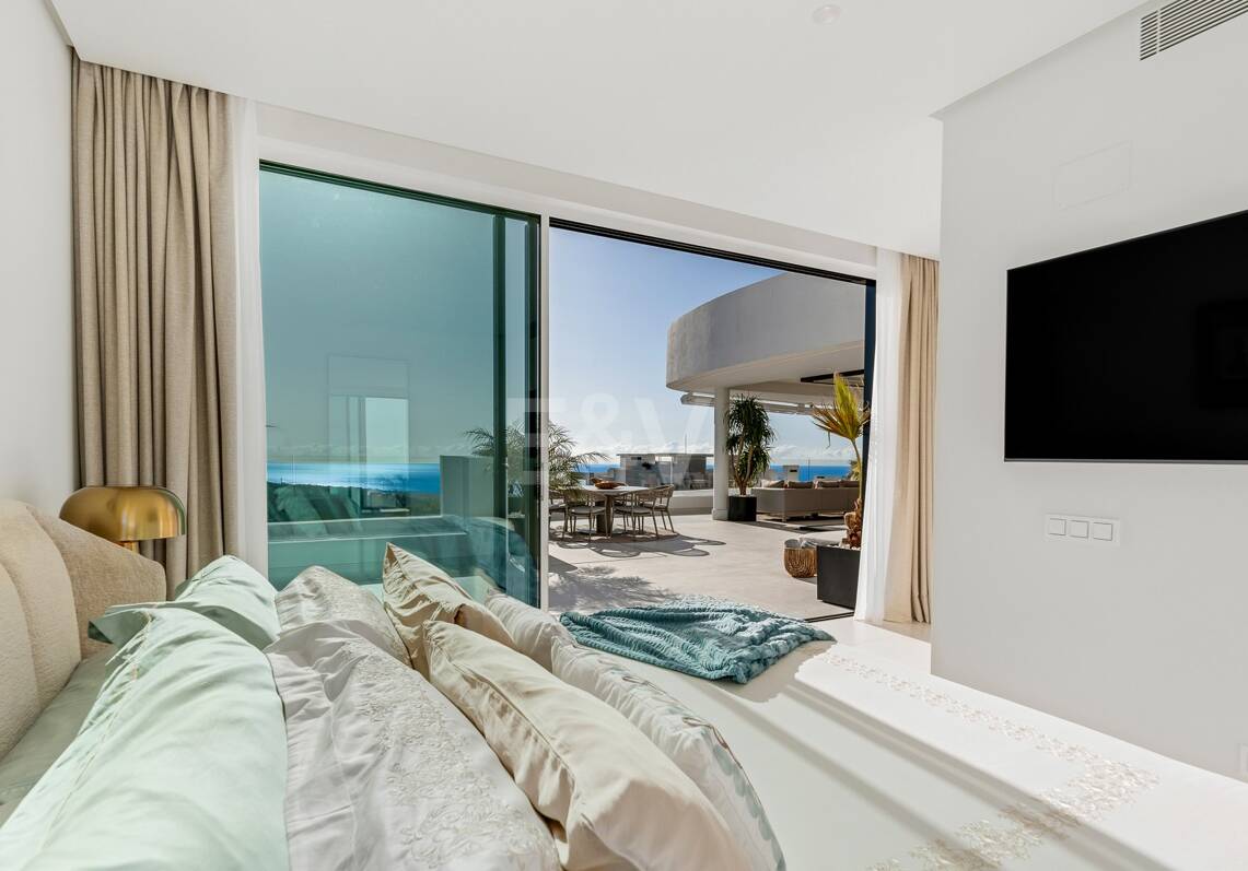 Luxury Penthouse with Stunning Sea Views in Palo Alto Marbella