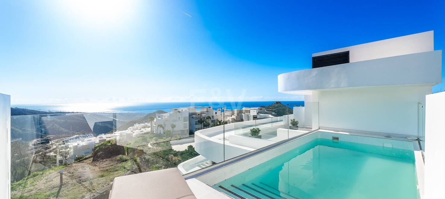 Luxury Penthouse with Stunning Sea Views in Palo Alto