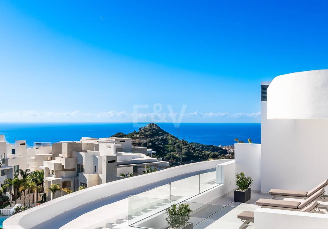 Luxury Penthouse with Stunning Sea Views in Palo Alto Marbella