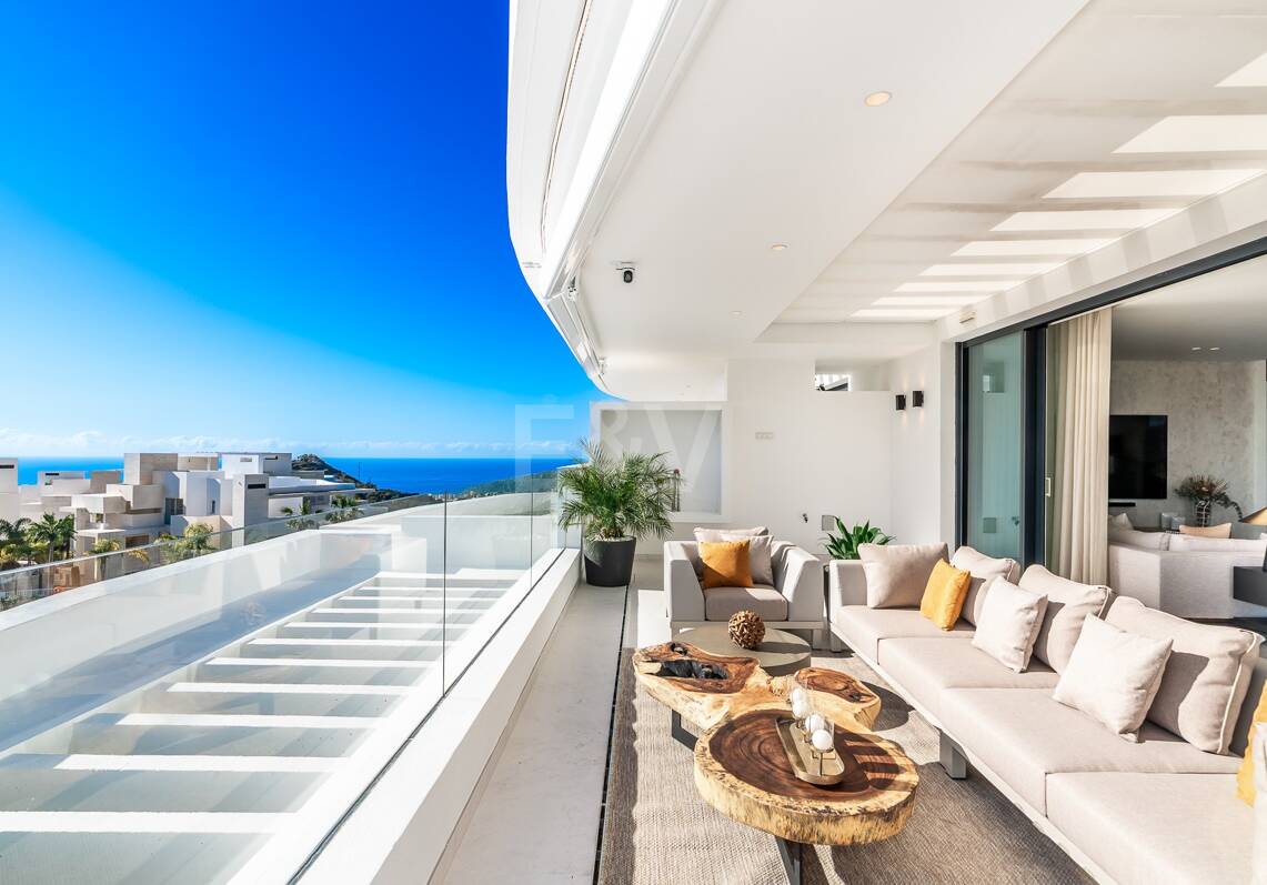 Luxury Penthouse with Stunning Sea Views in Palo Alto Marbella