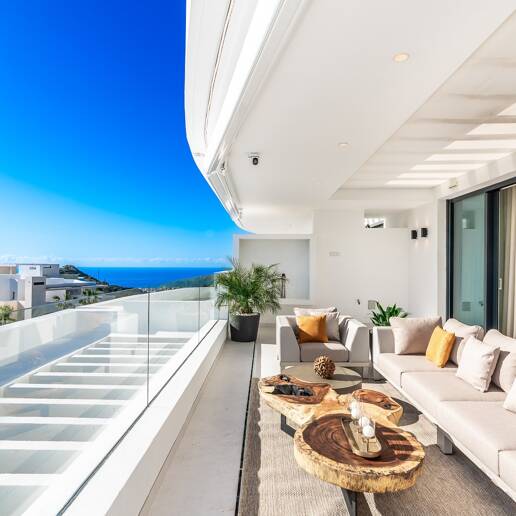 Luxury Penthouse with Stunning Sea Views in Palo Alto