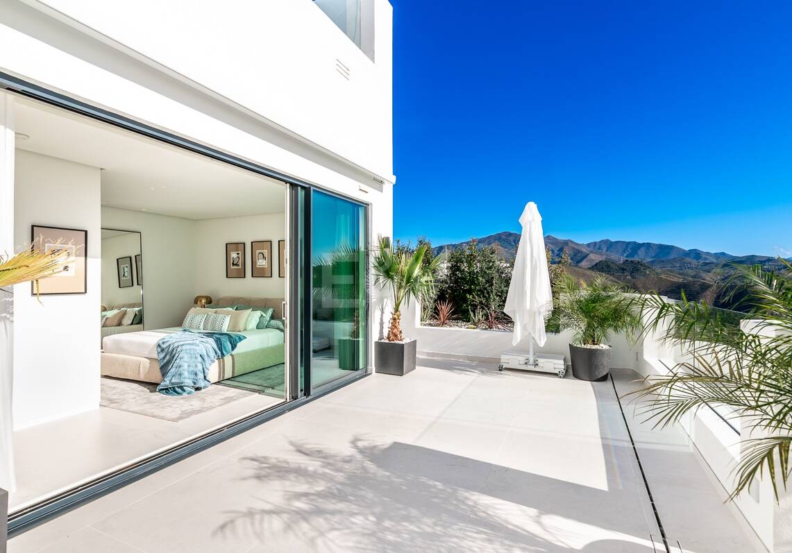 Luxury Penthouse with Stunning Sea Views in Palo Alto Marbella