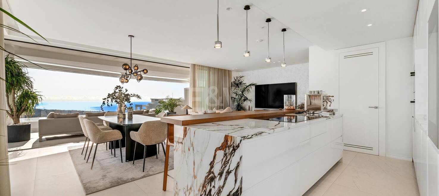 Luxury Penthouse with Stunning Sea Views in Palo Alto