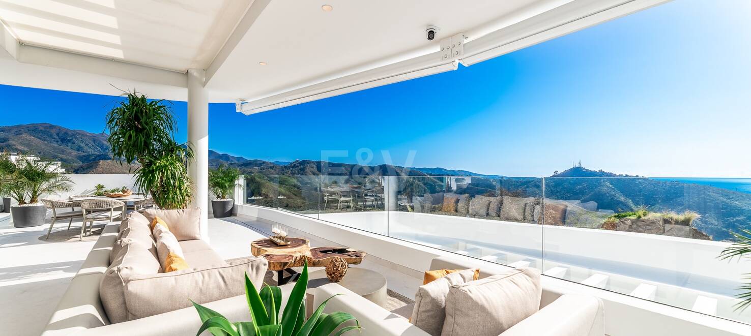 Luxury Penthouse with Stunning Sea Views in Palo Alto