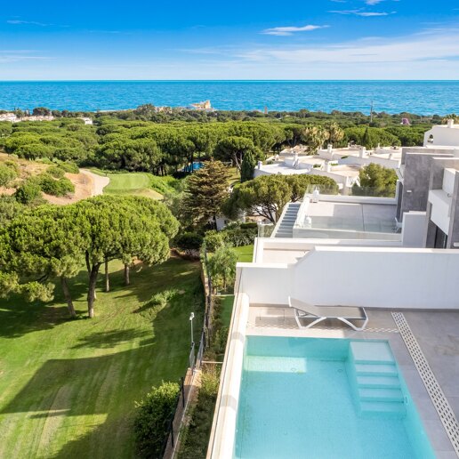 Luxuriöses Stadthaus in Cabopino mit Meer- und Grünblick